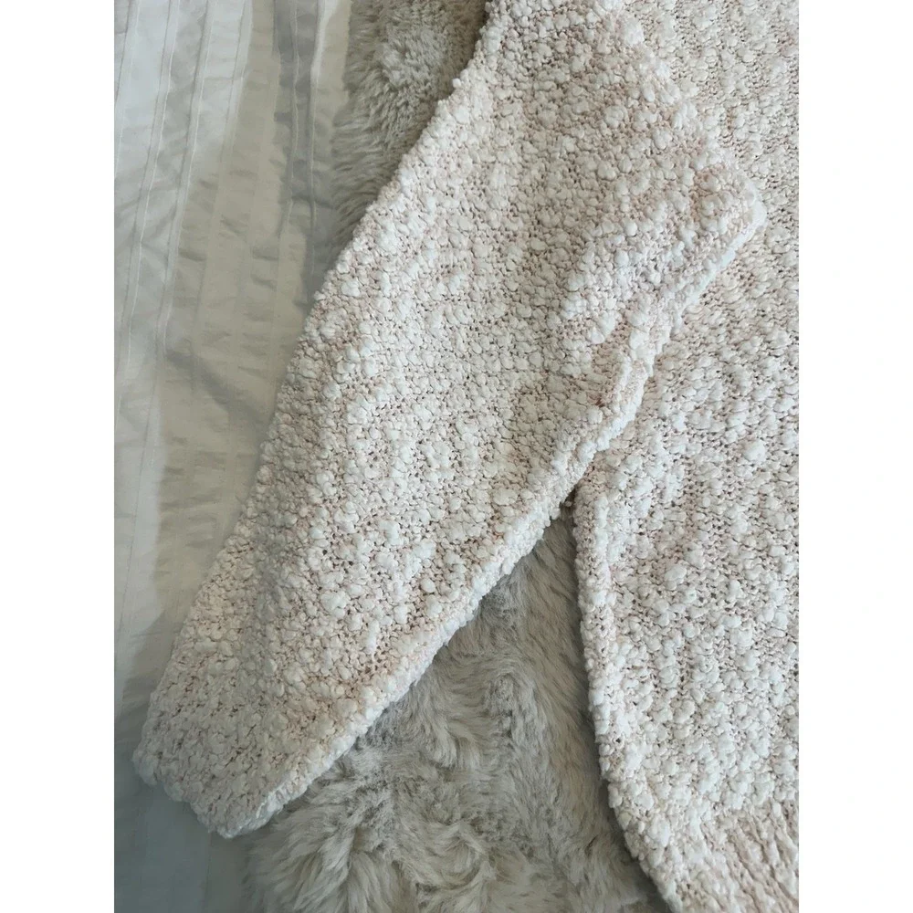 Alyssa Brooke cozy textured knit sweater with V-neck and long sleeves Size M‎